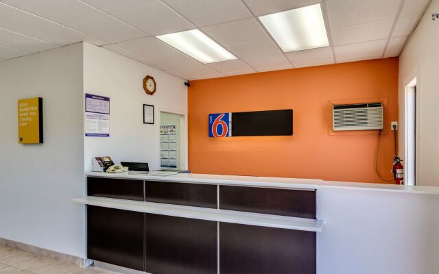 Motel 6 Albert Lea, MN