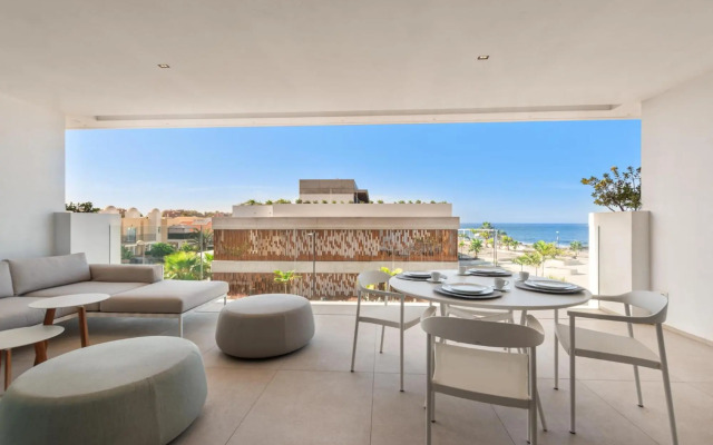 Infinity 1-2 LUXE PARTIAL SEA VIEW 2B