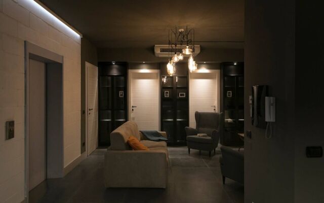 Altido Black Apartment