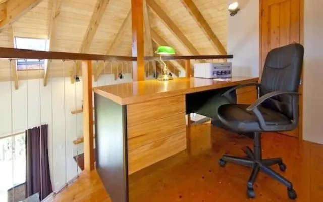 Treetop Oasis - Tairua Executive Holiday Home