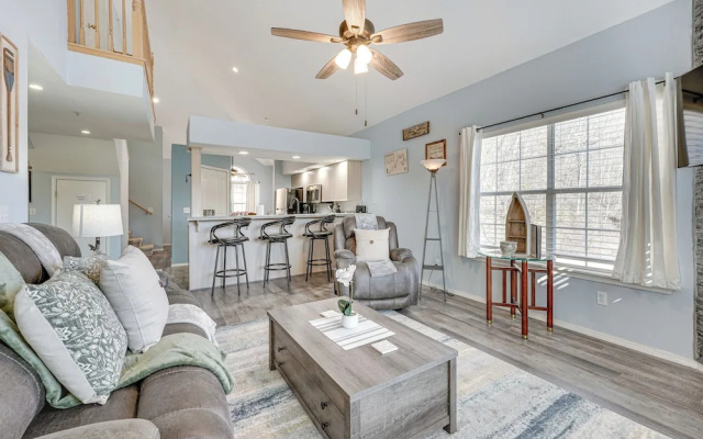 Updated Branson Condo w/ Lake Taneycomo Views!