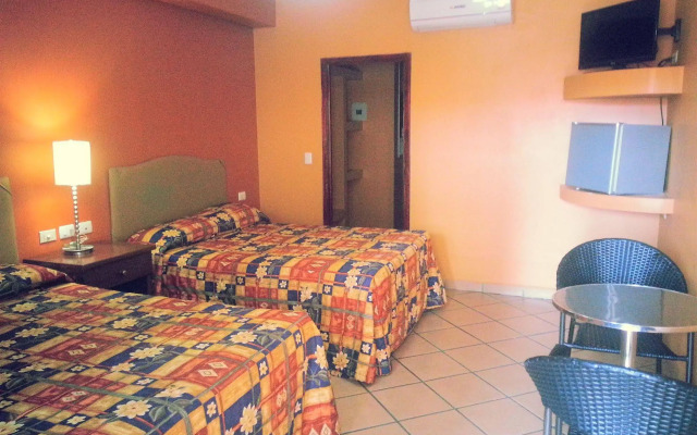 Hotel & Plaza Los Arcos