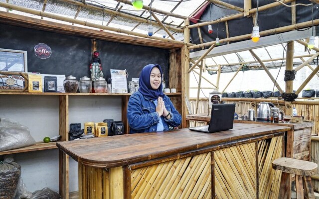 OYO Homes 90914 Eco Tourism Desa Cipada Bukit Senyum Homestay Syariah