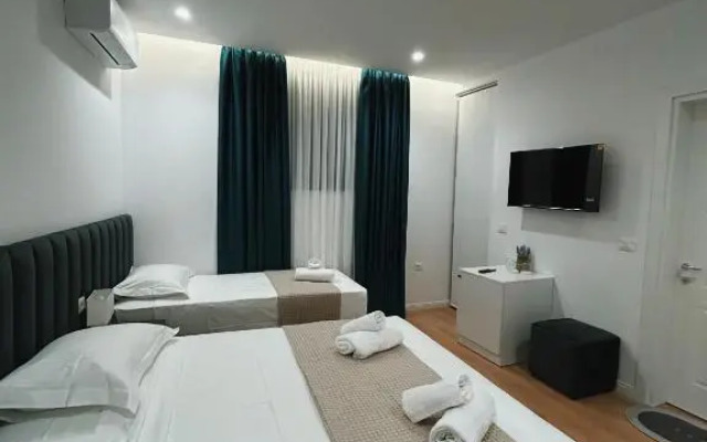 Clinton Tirana Inn