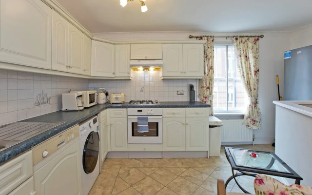 Imperial Horseferry Road Apartment