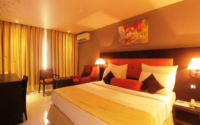 Oakspring Hotel & Luxury Suites