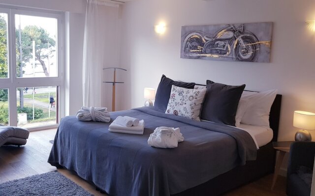 citycentre lake view apartment
