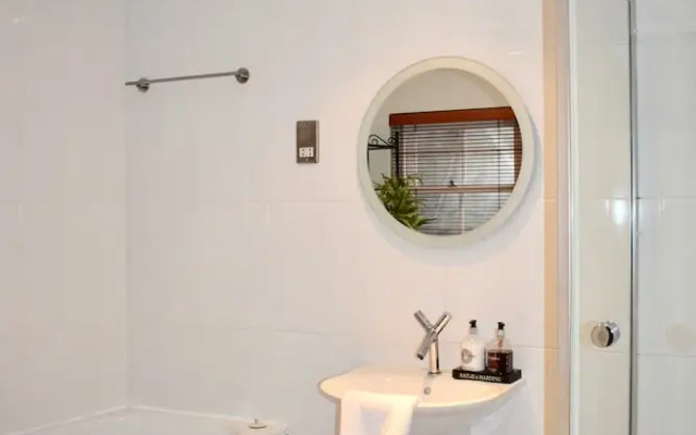 The Orient - Super Cool and Central - Sleeps 2