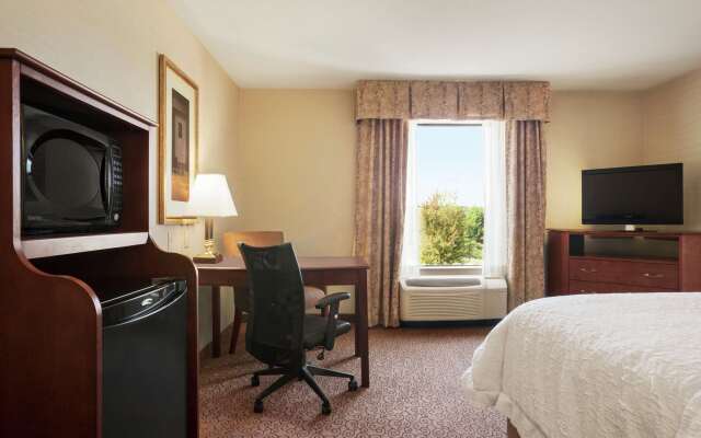 Hampton Inn & Suites West Bend