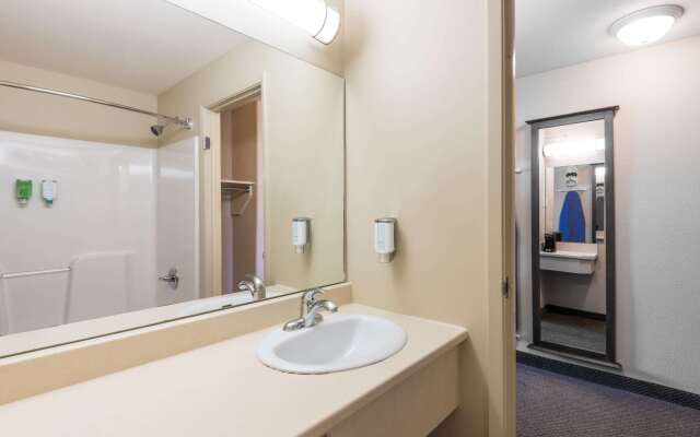 Super 8 by Wyndham Windsor NS