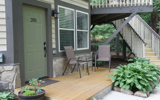 Woodlands Inn Of Sapphire Bed & Breakfast