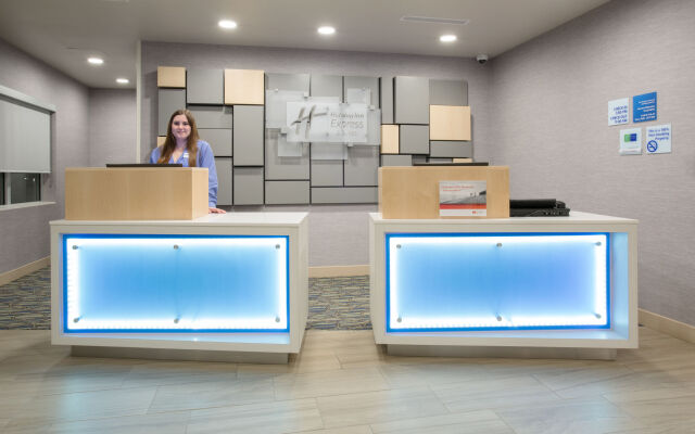 Holiday Inn Express and Suites Lincoln I - 80 by IHG