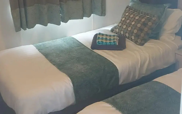 Lodge - Sleeps 6 With Pool Access