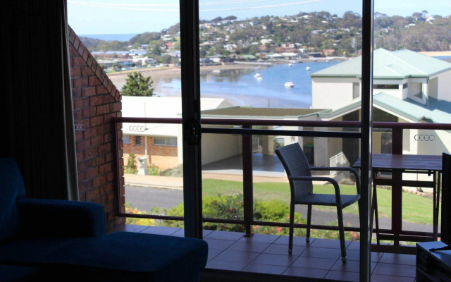 Pacific Heights Holiday Apartments and Munn’s Tower House