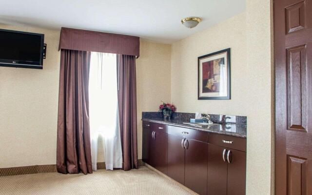 Quality Inn Aurora - Naperville Area