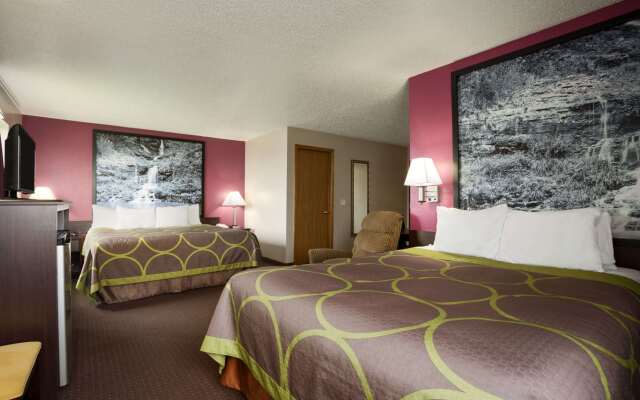 Super 8 by Wyndham Cameron