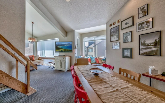 2br+ Loft Centrally Located Kirkwood Great Value 2 Bedroom Condo by RedAwning - фото 5