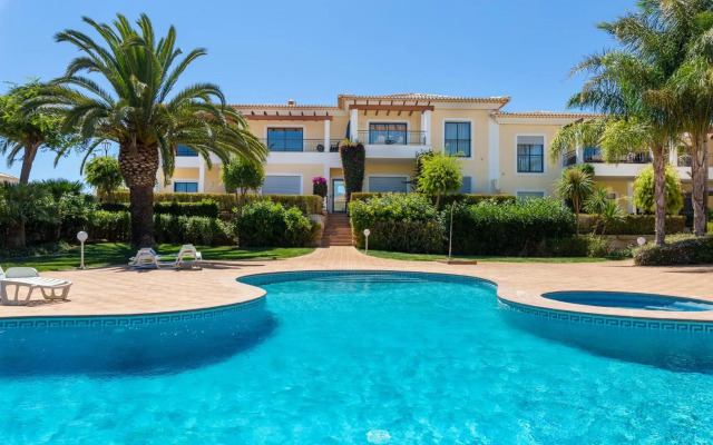 Santa Maria Apartment at Porto de Mos beach