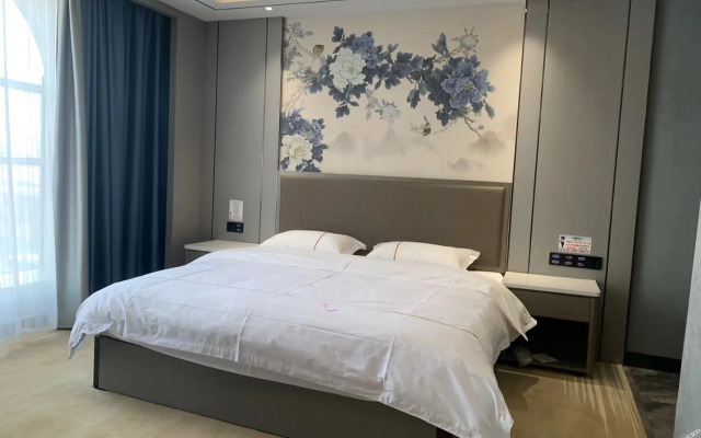 Holiday Inn Huaneng Kuqa