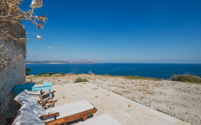 Karavos View - A Unique Artists' Hideaway Paradise