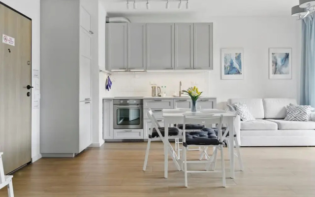 Lumina apart near the railway station