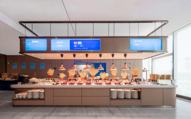 Holiday Inn Express Shenzhen Longhua by IHG