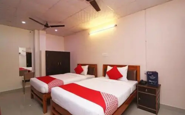 OYO 24448 Flagship Moon Light Guest House