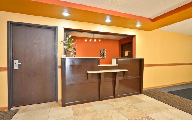 Burnsville Inn & Suites