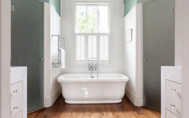 Warwick Gardens II by onefinestay