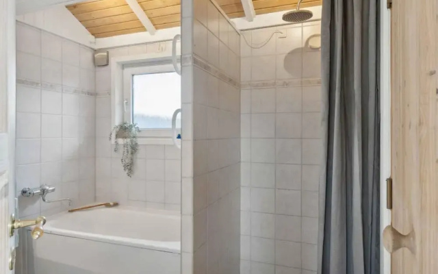 5 Star Holiday Home in Ronde