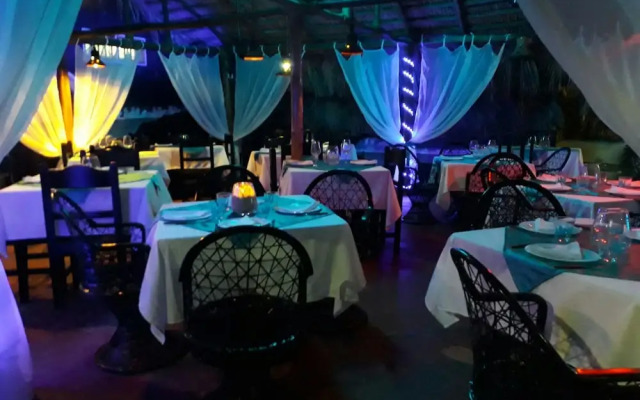 Luz de Luna Hotel & Spanish Restaurant