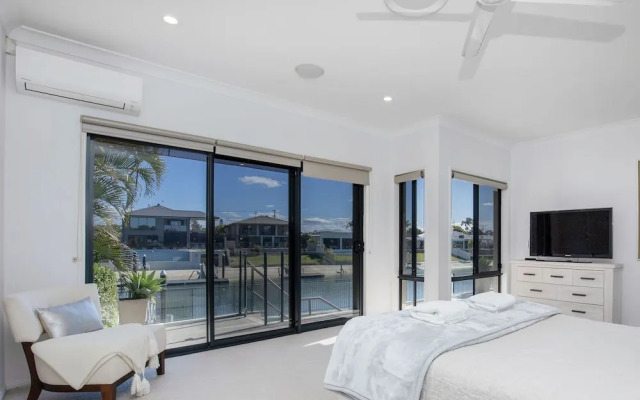 Maureen Waterfront Beach House