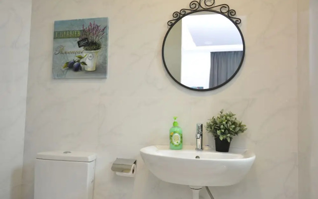 Lawang Suite Apartment With Balcony