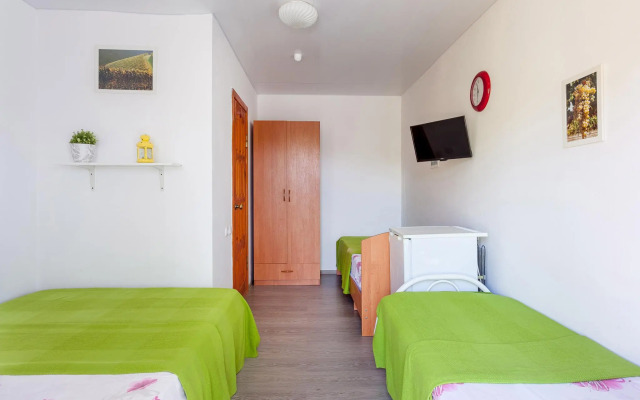 Азов Холидей