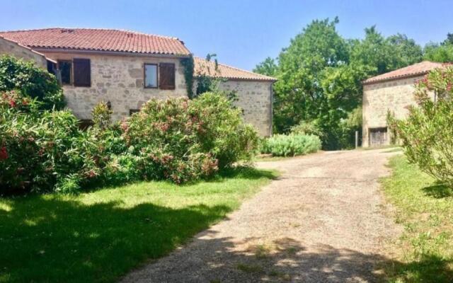 CHEZ SOPHIE -Chambres d’hôtes, Gîte et Gîte équestre