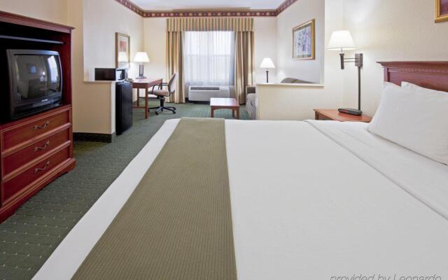 Holiday Inn Express & Suites Orlando International Airport