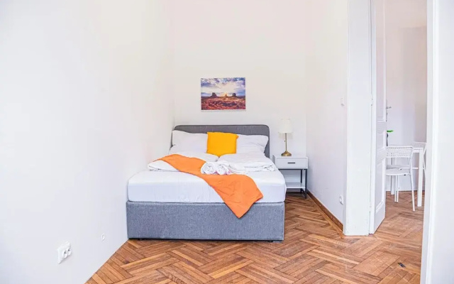 Easy Access 2BR Apartment Near AKH