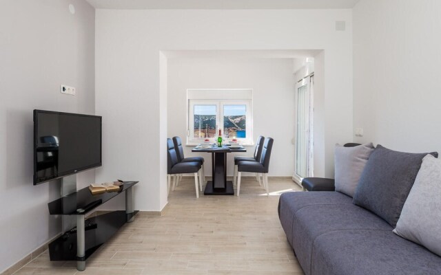 Awesome Apartment in Stara Novalja With 2 Bedrooms and Wifi