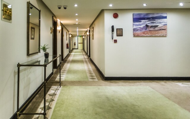 Al Bustan Hotel