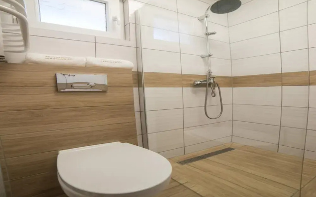 Spacious 3-room Apartment, Summer Pool