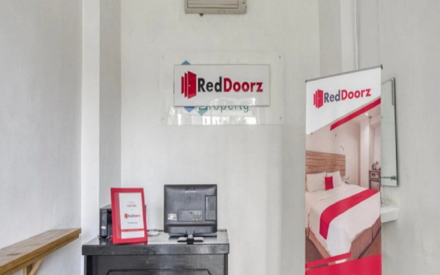 RedDoorz Apartment @ Green Bay Pluit
