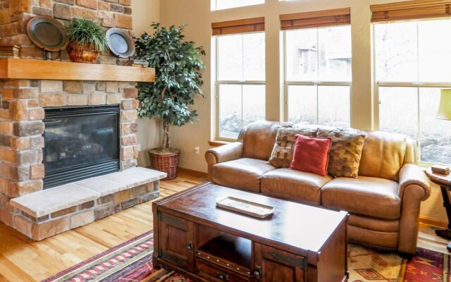 100 Deer Track Court House