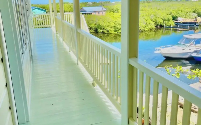 Utila Seabreeze Vacation Apartments