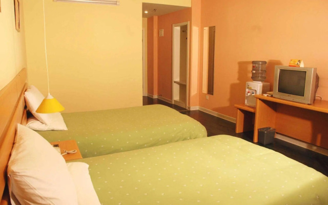 Home Inn Wuhan Jinghan Avenue Dazhi Road Light Rail