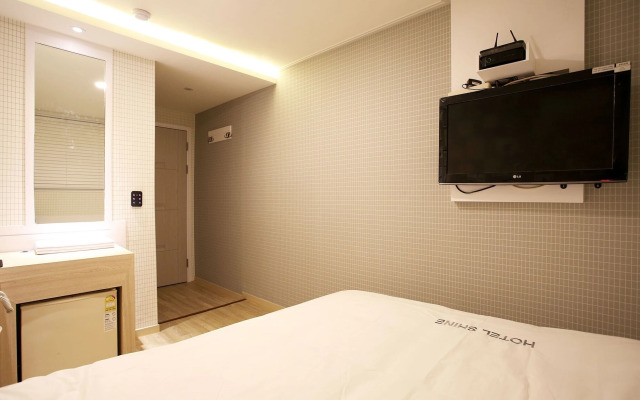 Shine Hotel
