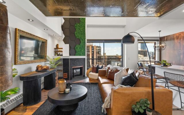 The Lost No Service Fees Penthouse Hot Tub