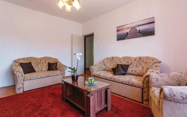 Stunning Home in Modric With 3 Bedrooms and Wifi