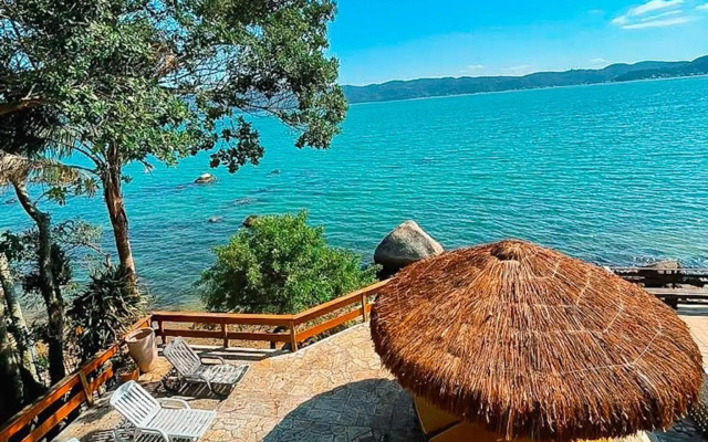 Linda casa pé na areia para até 16 pessoas