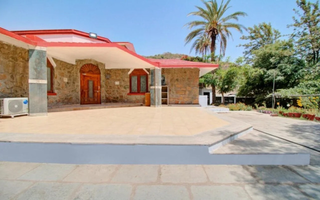 Thakore House By OYO Rooms