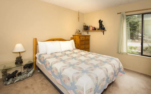 Summit #217 - A Couples Getaway Dream!